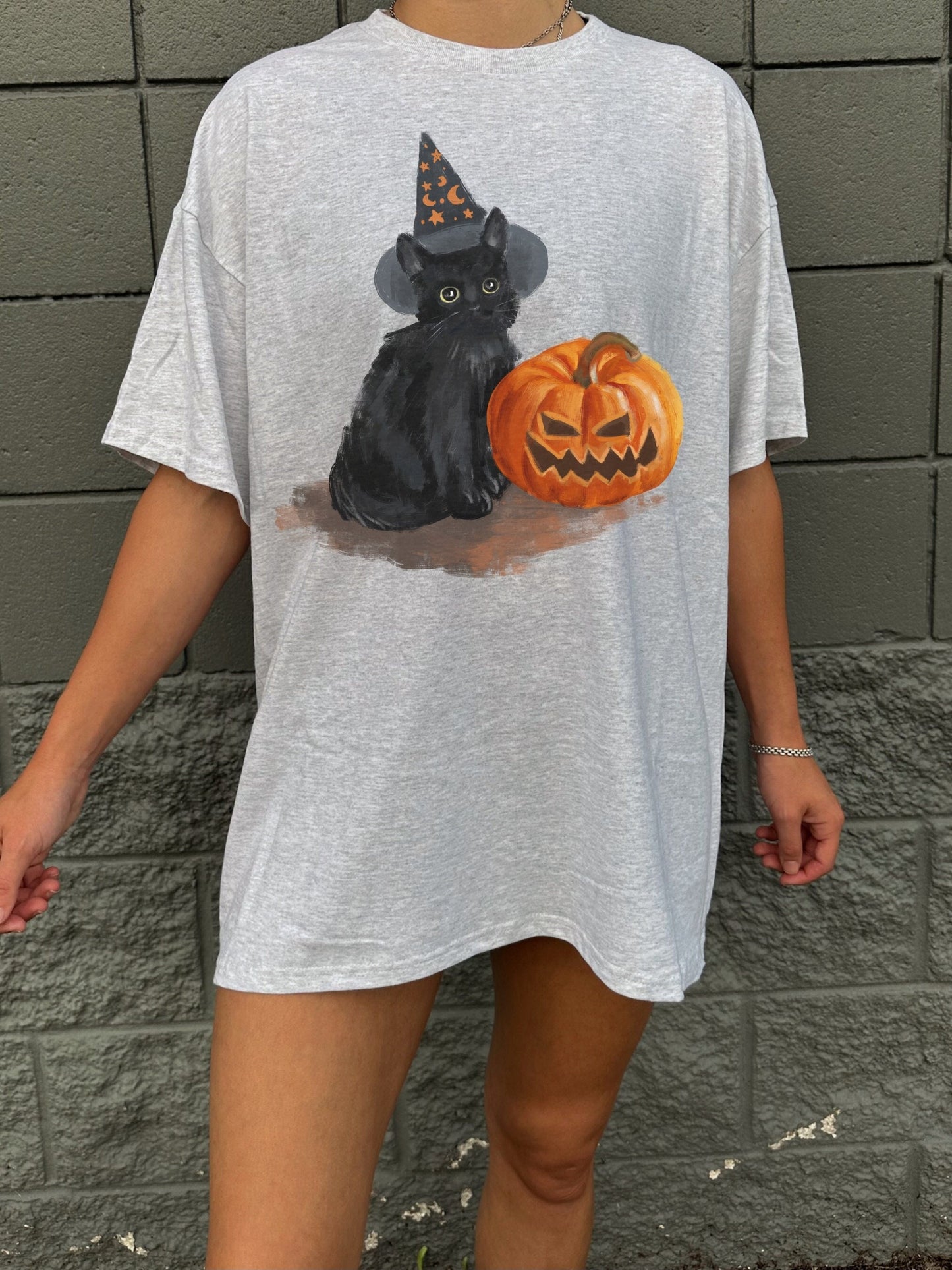 Halloween black cat vintage inspired tee trendy viral 90s retro pumpkin witchy aesthetic crewneck tshirt spooky hocus pocus salem girls trip