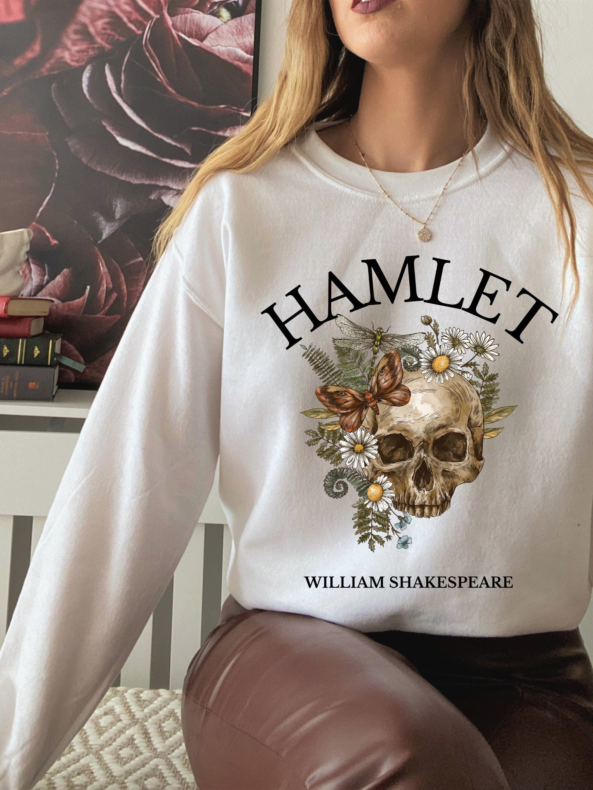 Shakespeare Hamlet Sweatshirt * Literature Literary Bookish Merch * Bookworm Christmas Gift * Poet Light Dark Academia * Book Cover Shirt