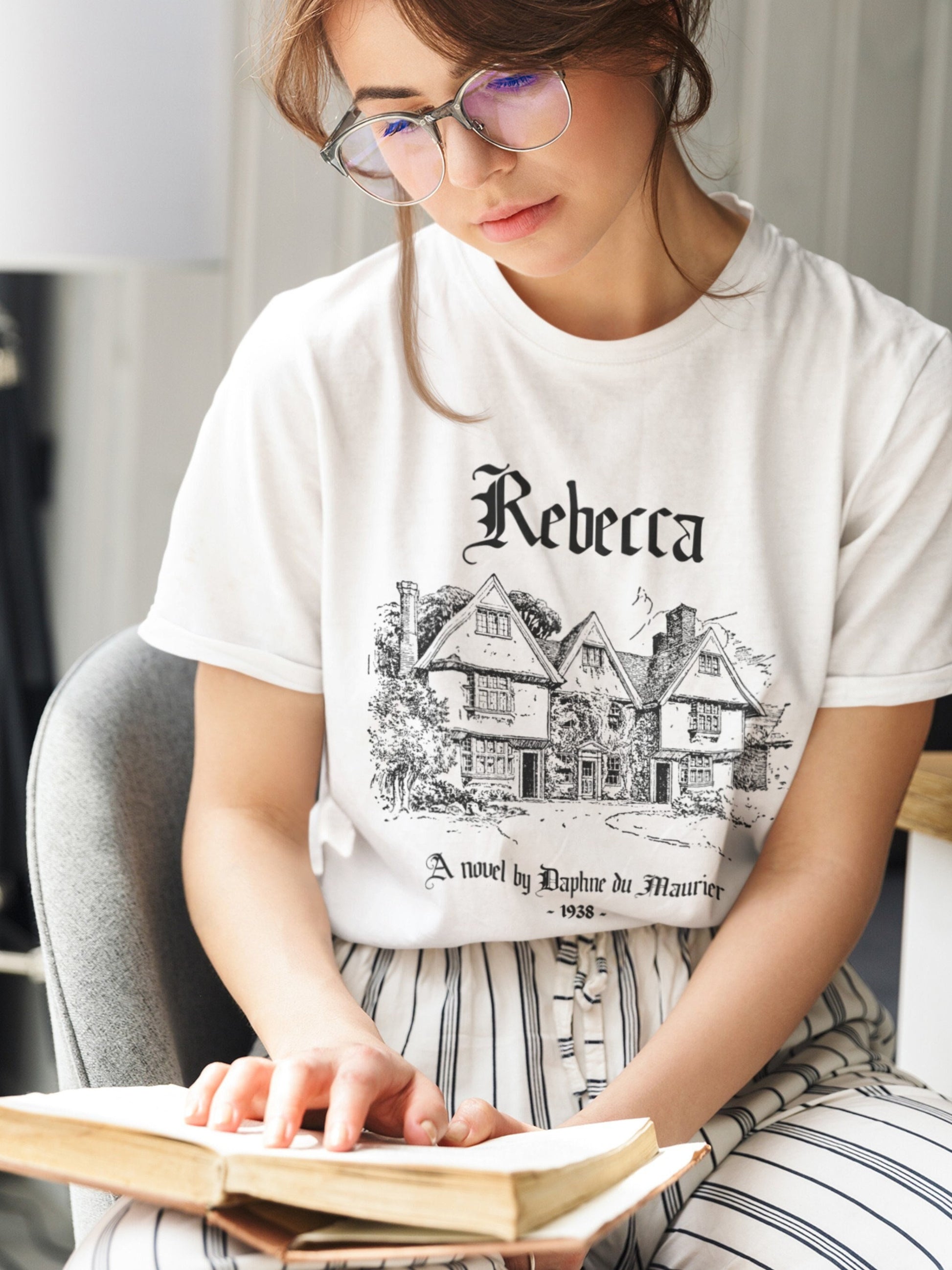 Rebecca Daphne du Maurier Manderley Tshirt Tee Shirt * Gothic Bookish Book Lover Shirt Gift for Readers * Light Dark Academia