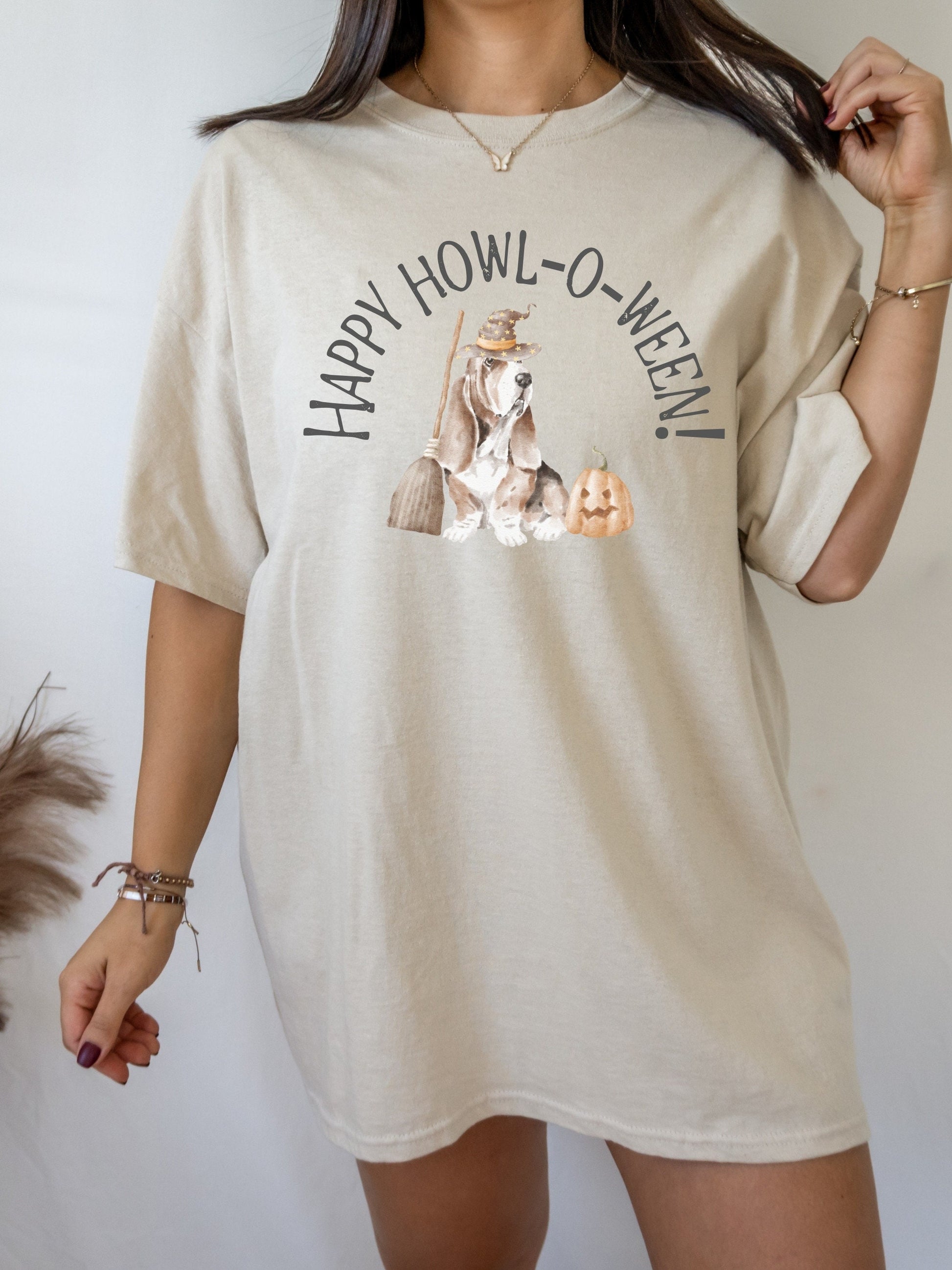 Basset Hound Halloween Dog Lover Tee Shirt Tshirt * Fall Aesthetic Boo Ghost Spooky Witch Pumpkin Trick or Treat Howl-o-ween * Dog Mom Gift