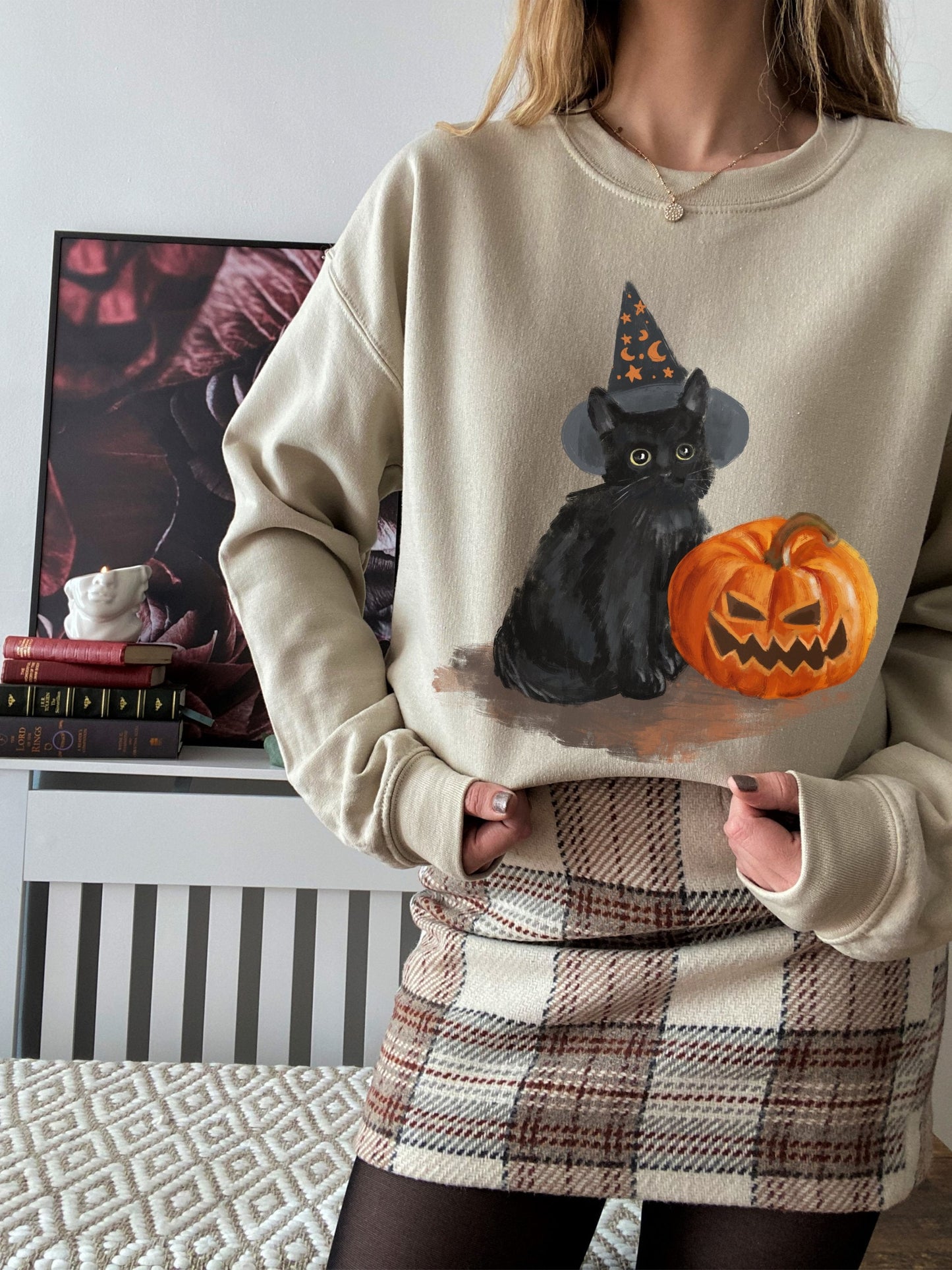 Halloween black cat vintage inspired sweatshirt trendy viral 90s retro pumpkin witchy aesthetic crewneck spooky hocus pocus salem girls trip