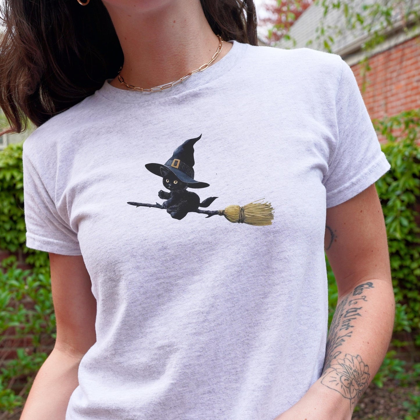Retro Flying Witch Cat Halloween Y2K Baby Tee Cat Mom Vintage Girly Graphic Kitten Pumpkin Spooky Season Fall Boo Basket Downtown Girl Retro